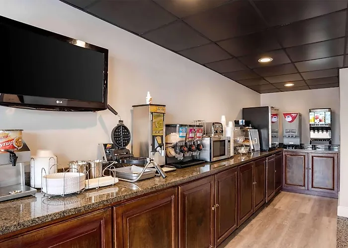 Super 8 By Wyndham Daleville-Fort Novosel